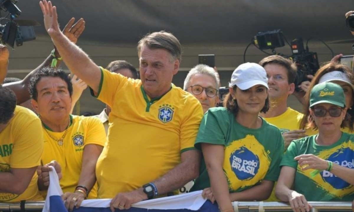 Bolsonaro discursou em cima de trio elétrico na Paulista  -  (crédito: NELSON ALMEIDA / AFP)