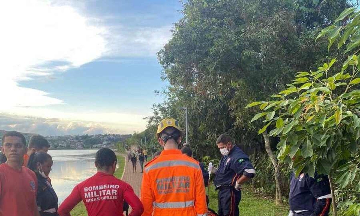 Militares tentaram reanimar a vítima, que não resistiu. -  (crédito: Corpo de Bombeiros)