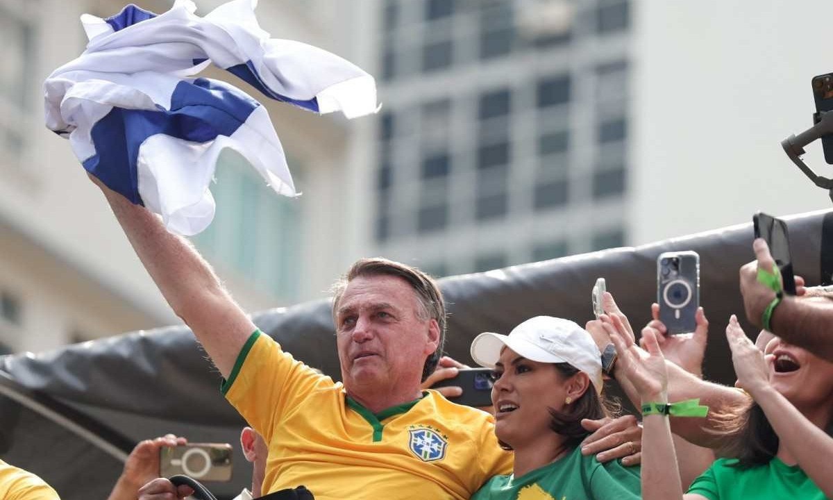 Michelle Bolsonaro iniciou o ato na Avenida Paulista emocionada -  (crédito: Danilo Verpa/Folhapress)
