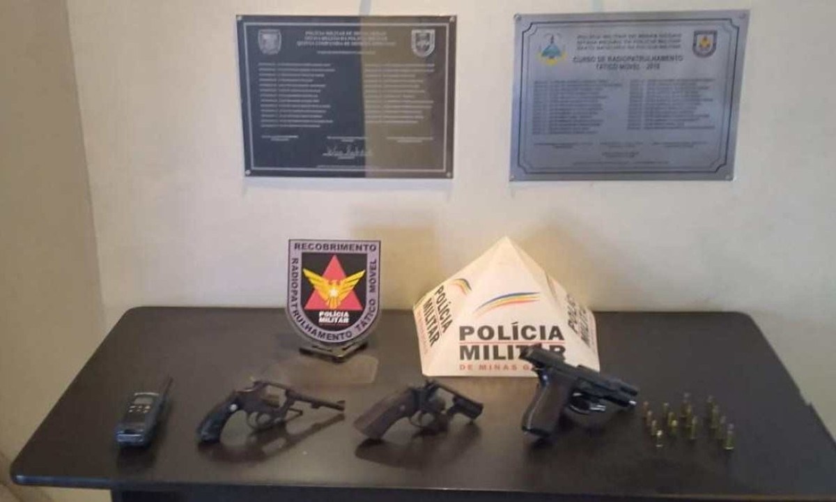 Armas apreendidas com os suspeitos -  (crédito: Polícia Militar)