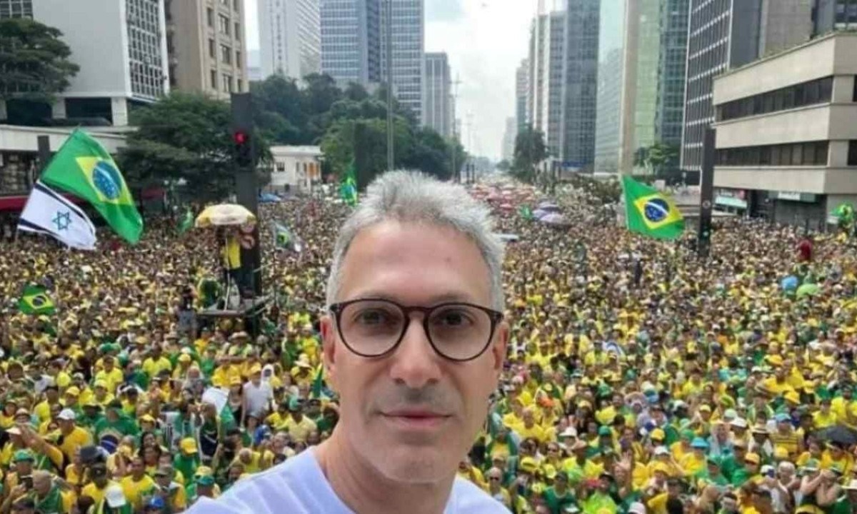 Zema, que registrou presença no ato pró-Bolsonaro na Avenida Paulista, em São Paulo, disse que liberdade de expressão no Brasil está sendo tolhida -  (crédito: Romeu Zema/Redes sociais)