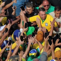 Bolsonaro marca manifestação com apoiadores em Copacabana  - REUTERS/Carla Carniel/Folhapress