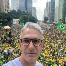 Sem discurso, verde e amarelo: como foi a presença de Zema no ato bolsonarista na Paulista - Romeu Zema/Redes sociais