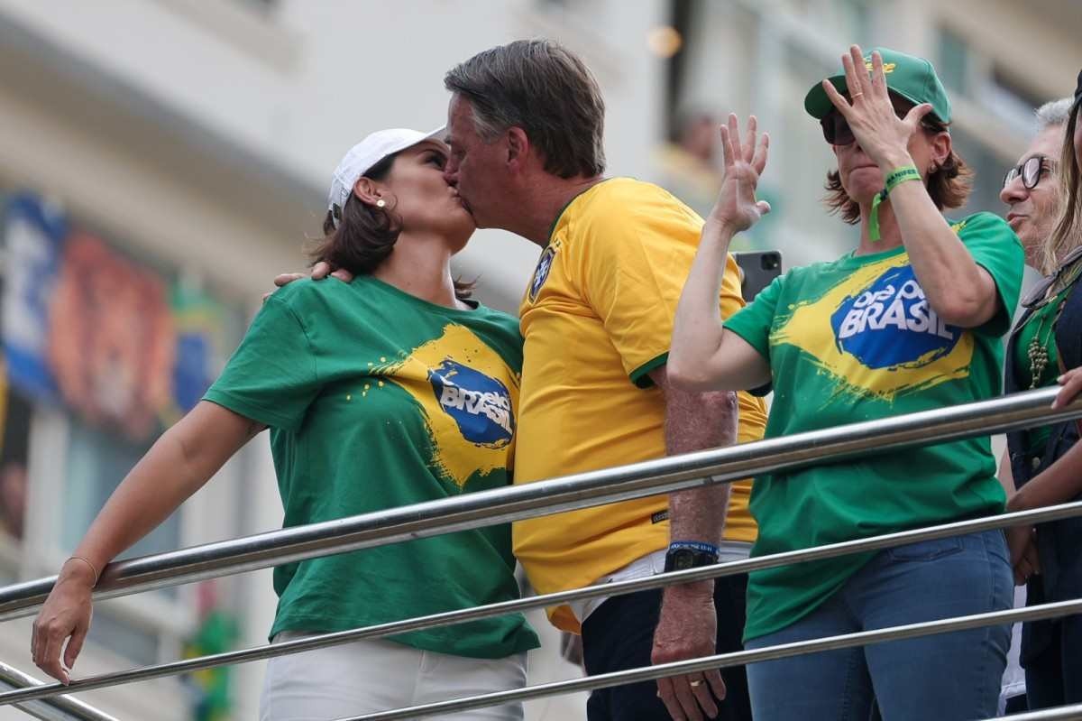 Michelle com Bolsonaro na Paulista: 'Momento da libertação'
