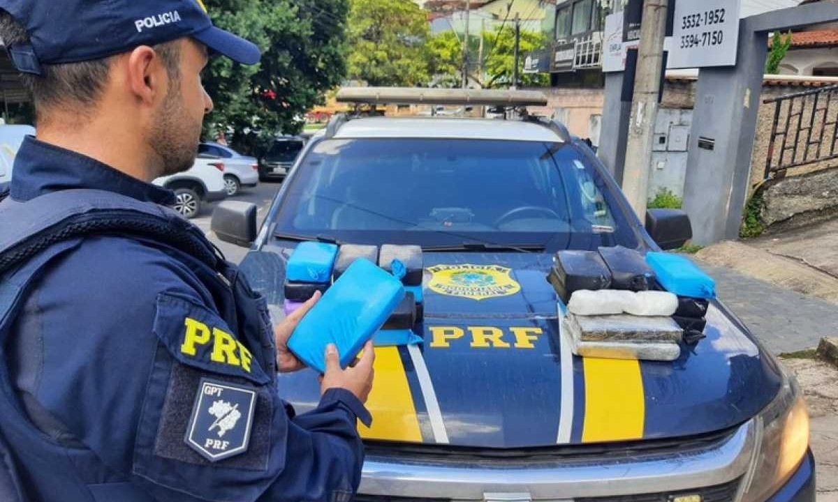 A mercadoria apreendida e o motorista foram encaminhados à Polícia Judiciária de Betim -  (crédito: PRF/Divulgação)