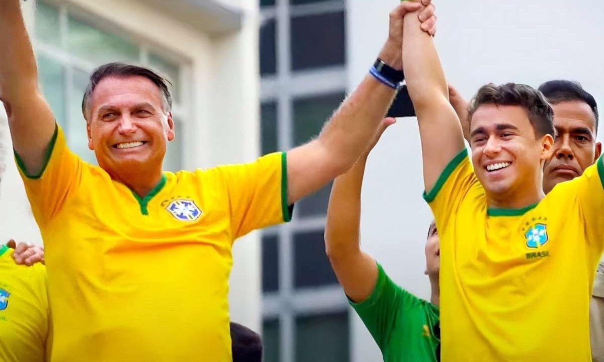Nikolas Ferreira esteve ao lado do ex-presidente Jair Bolsonaro (PL) neste domingo no ato na Paulista -  (crédito: Reprodução/Redes Sociais)