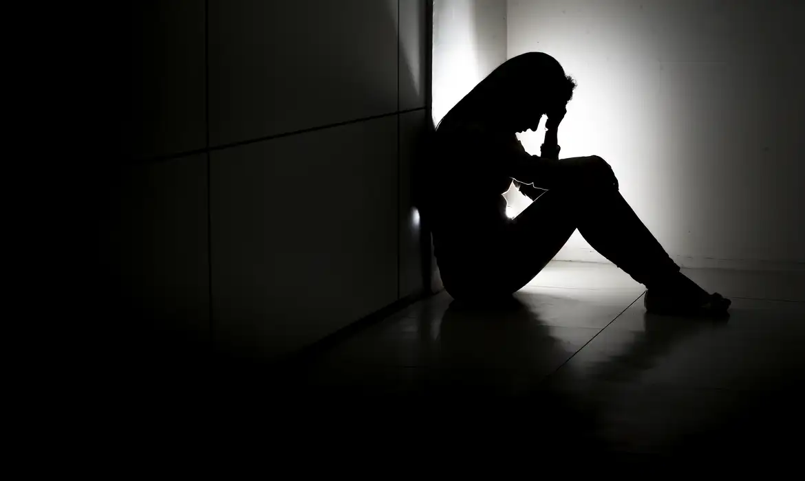 Fiocruz alerta para aumento da taxa de suicídio entre criança e jovem - EBC - Saúde