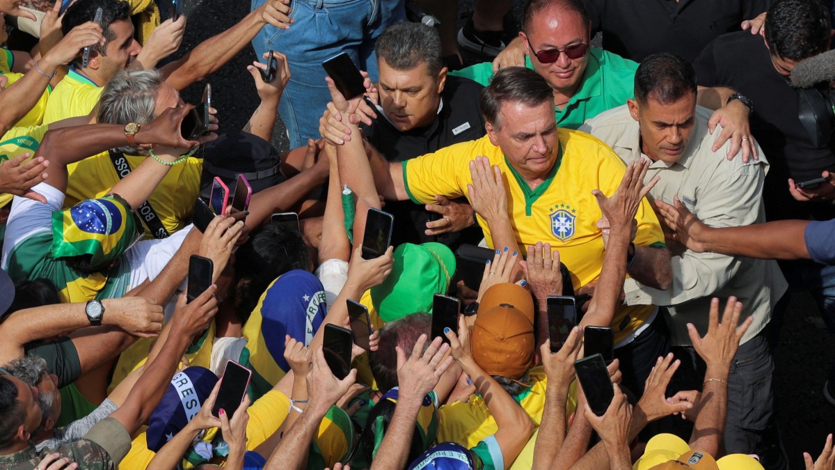 Ato pró-Bolsonaro: ex-presidente usa imagens de multidão para se contrapor a números, diz pesquisador