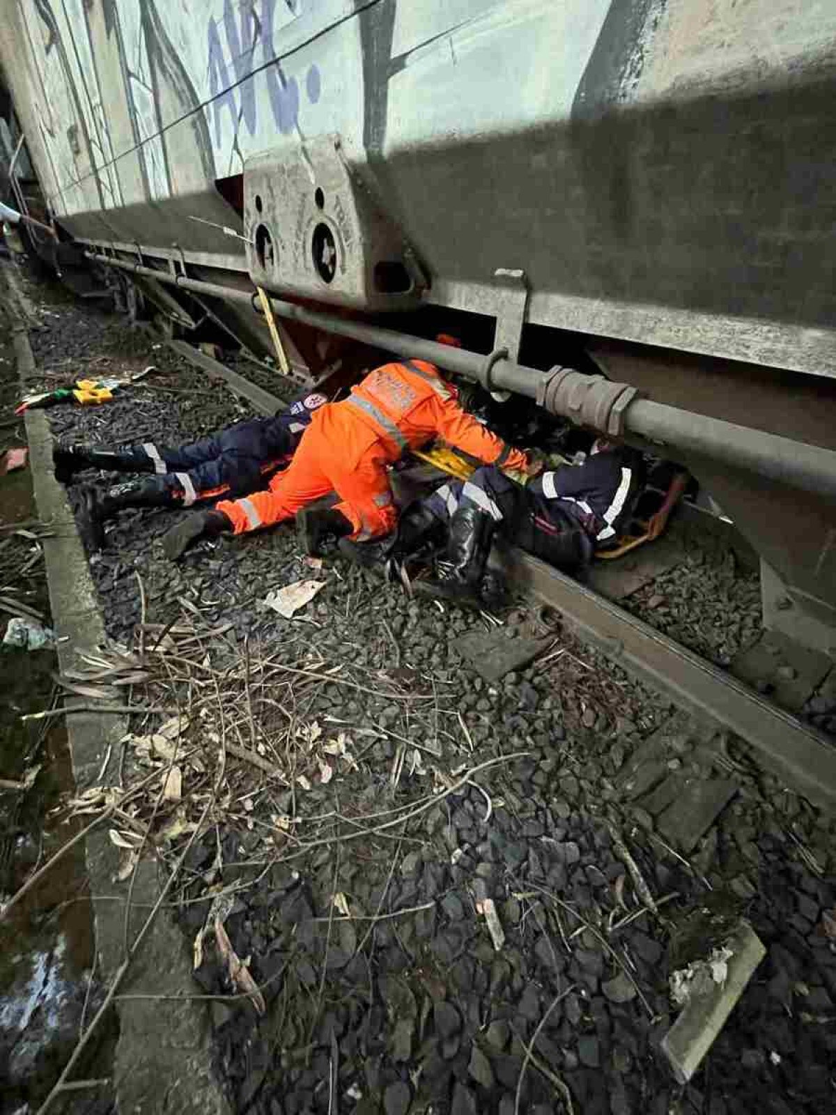 Homem é atropelado por trem e tem perna amputada em Uberaba