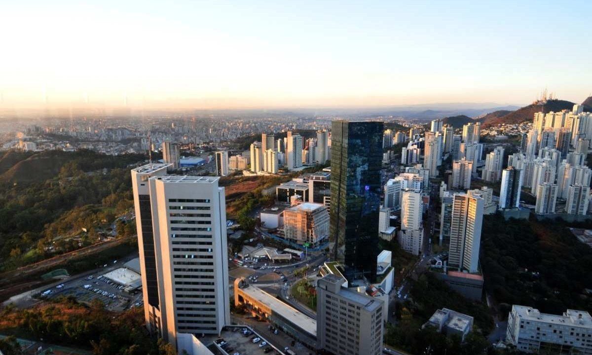 Vista de prédios em Belo Horizonte e Nova Lima -  (crédito: Ramon Lisboa/EM/D.A Press)