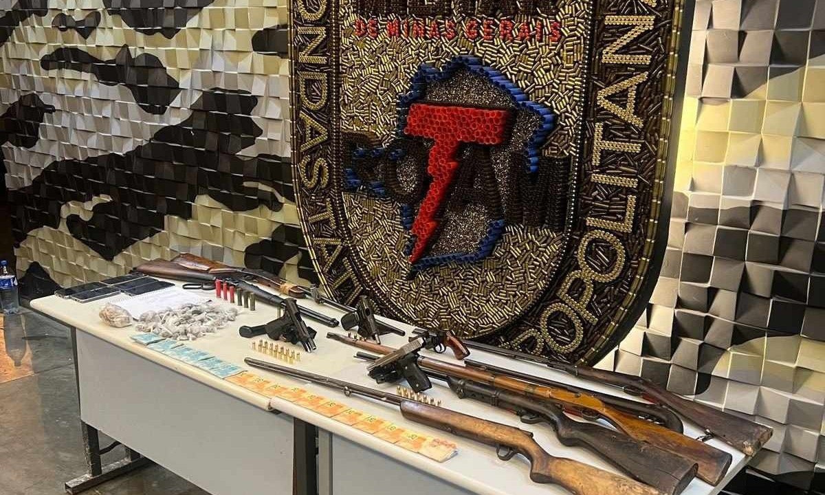 Armas apreendidas pela polícia -  (crédito: PMMG/Divulgação)