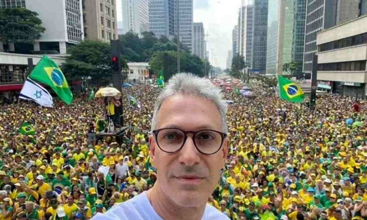 Governador Romeu Zema no ato de Jair Bolsonaro na Avenida Paulista -  (crédito: Redes Sociais/Reprodução)