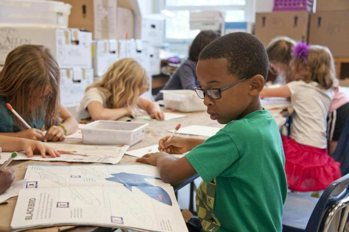 Adaptação escolar é desafiadora e requer compromisso dos professores e pais
