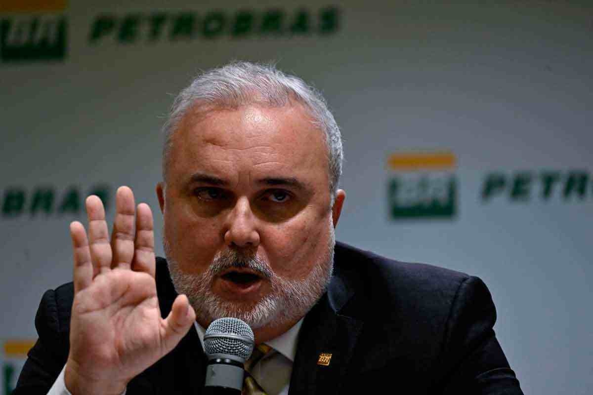 Presidente da Petrobras diz que orientação para reter dividendos veio do governo