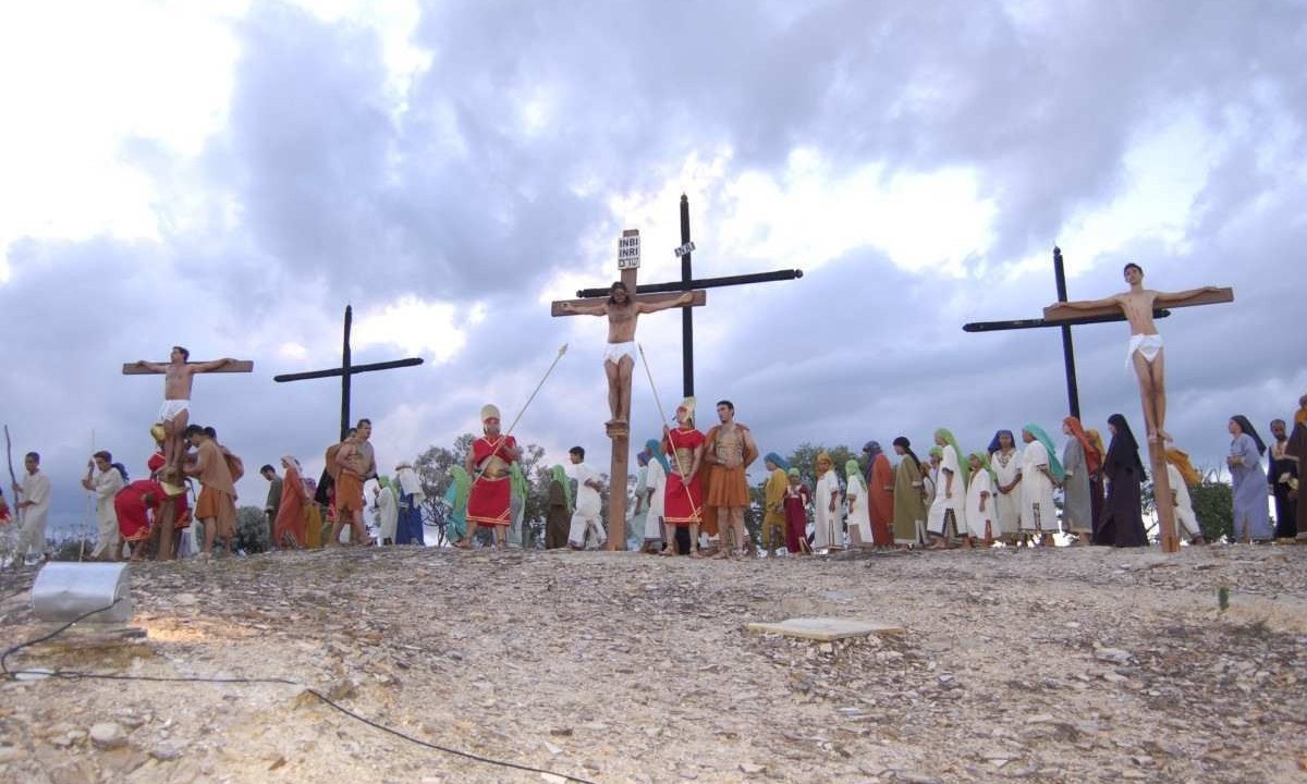  Atores encenam Paixão de Cristo, no monumento do Monte das Oliveiras, em Alpinopólis, em Minas Gerais
 -  (crédito: Daniel de Paula/Divulgação )