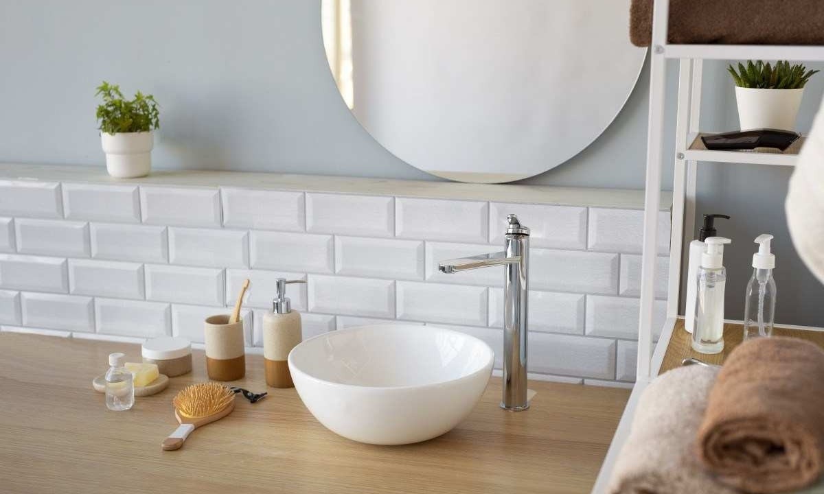 O banheiro é um dos cômodos mais importantes de qualquer casa, e seu design moderno pode fazer toda a diferença na experiência diária -  (crédito: Freepik)
