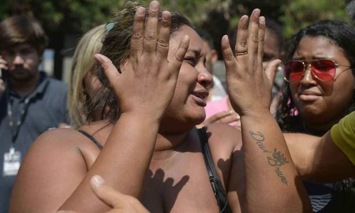 Luciana Nogueira chora a morte do marido, Evaldo Rosa -  (crédito: Agência Brasil)