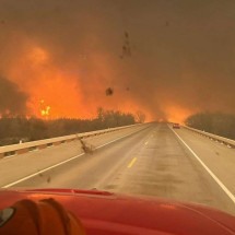 Texas enfrenta um dos maiores incêndios florestais de sua história -  Greenville Professional Firefighters Association / AFP