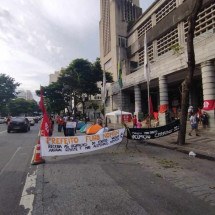 Protesto ocupa faixa da Avenida Afonso Pena, em BH - Edesio Ferreira/EM/D.A Press