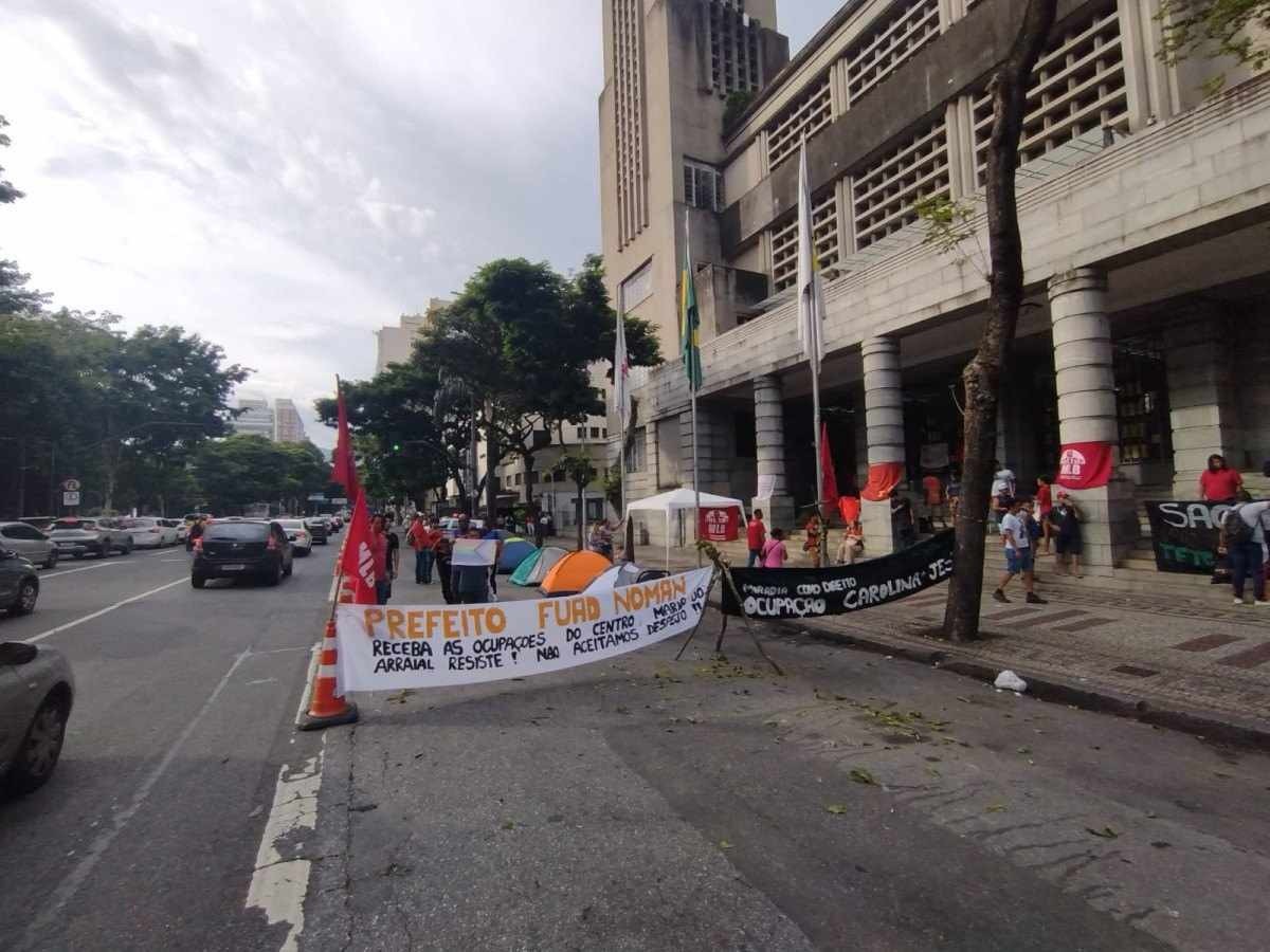 Protesto ocupa faixa da Avenida Afonso Pena, em BH