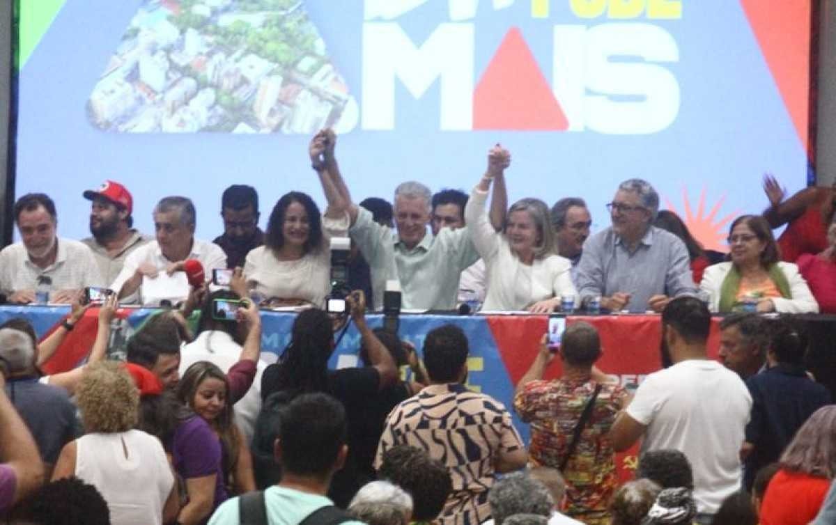 Ao lado de Gleisi e ministros, Rogério Correia lança pré-candidatura à PBH