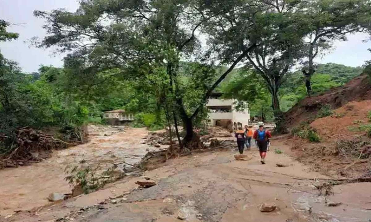 Antônio Dias, no Vale do Rio Doce, vem sofrendo com tempestades e mortes nos primeiros meses dos últimos anos e está na área de alerta -  (crédito: SALA DE IMPRENSA/CBMMG)