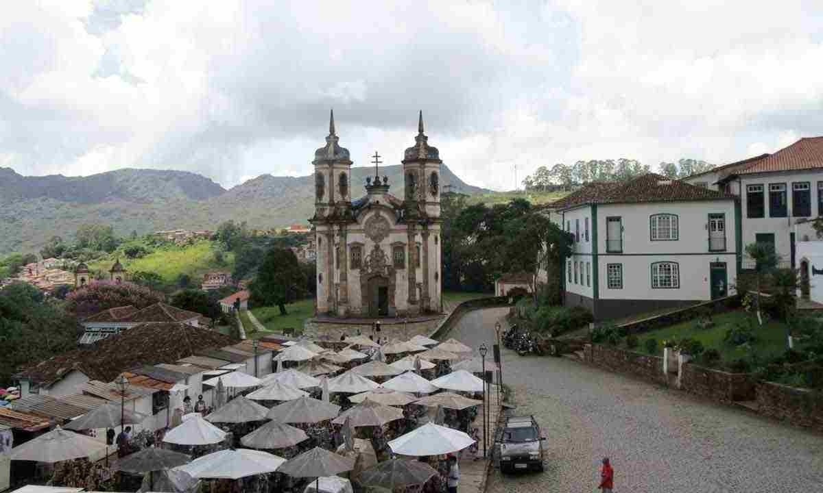 igreja São Francisco de assis da penitência dá testemunho secular da convivência do antigo e do moderno em ouro preto e é um dos ícones do barroco que inspiraram grupo de artistas -  (crédito: Edésio Ferreira/EM/D.A Press)