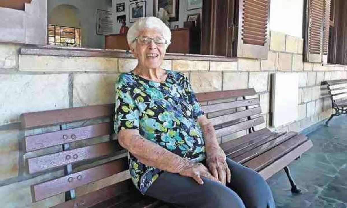 Morre, em Belo Horizonte, a professora Ângela Vaz Leão, aos 101 anos