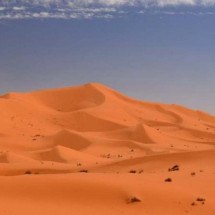 Grãos de areia revelam mistério da idade das maiores dunas da Terra - C BRISTOW