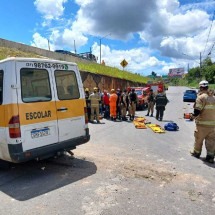 Grande BH: acidente envolvendo van escolar deixa crianças feridas - CBMMG/Divulgação