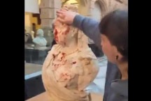 Escócia: mulheres são presas por jogarem geleia em busto de rainha