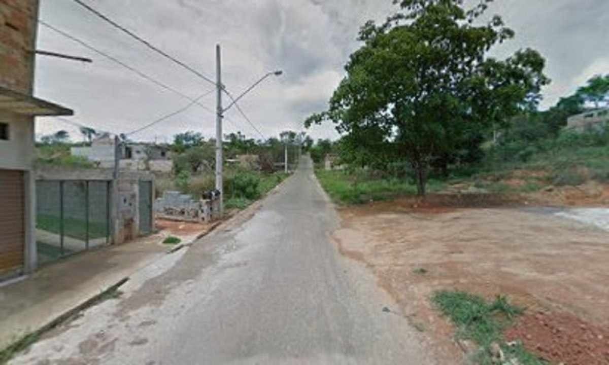 Na Rua João Alfredo de Andrade, vizinhos tentaram linchar homem que esfaqueou a mulher -  (crédito: Google maps)