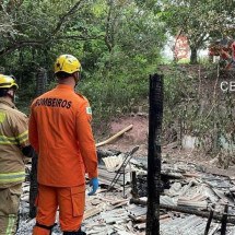Corpo carbonizado é encontrado em barraco incendiado às margens de rodovia  - CBMDF