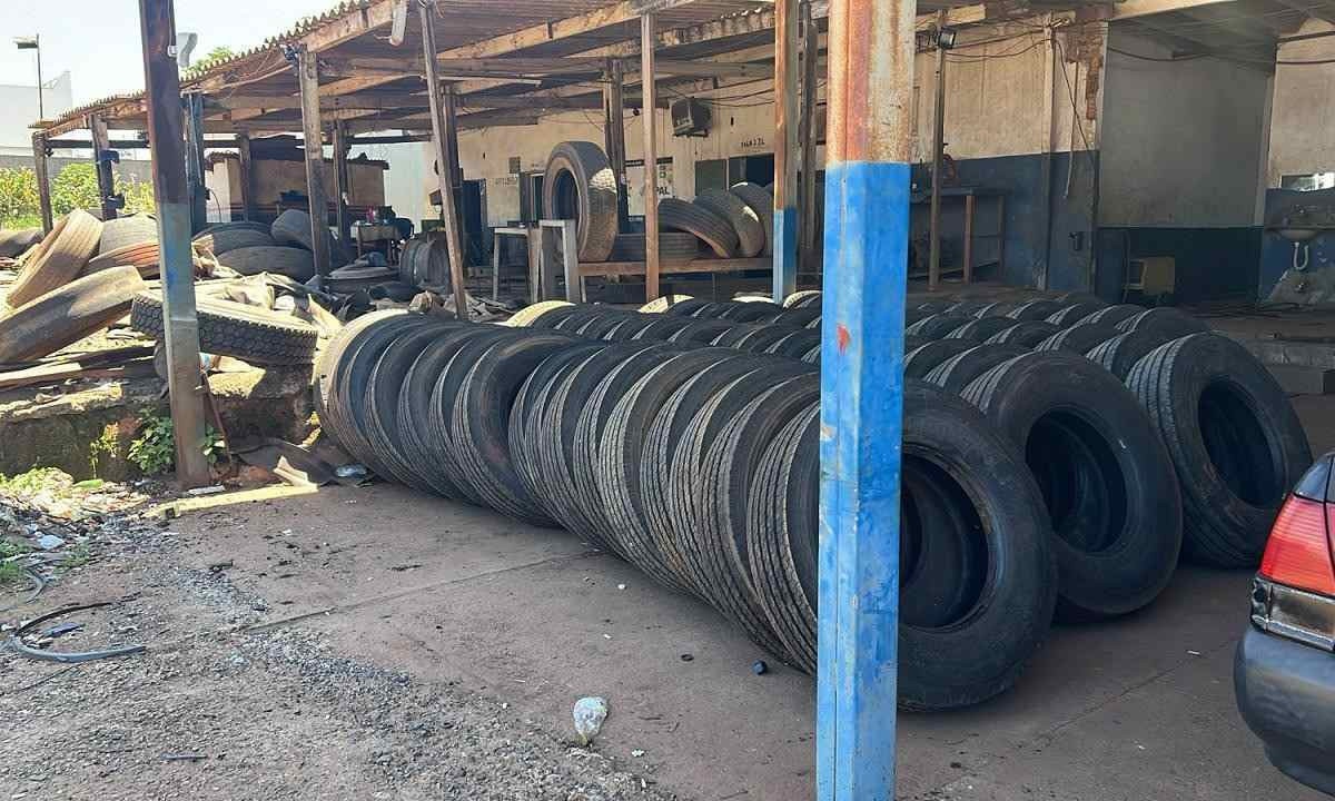 Duas pessoas são presas por contrabando de pneus em Minas Gerais