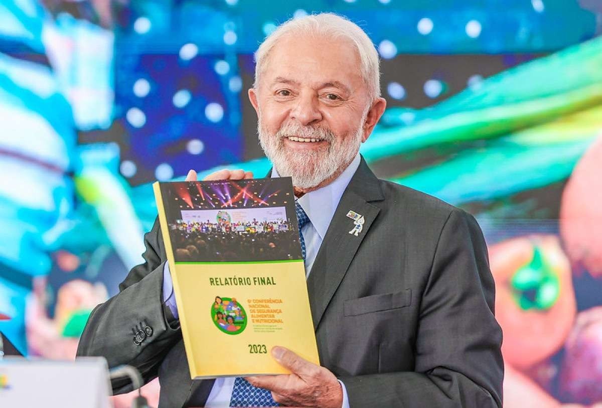 Lula: 'Ministro tem que botar mão no bolso e tirar dinheiro para combater a fome'