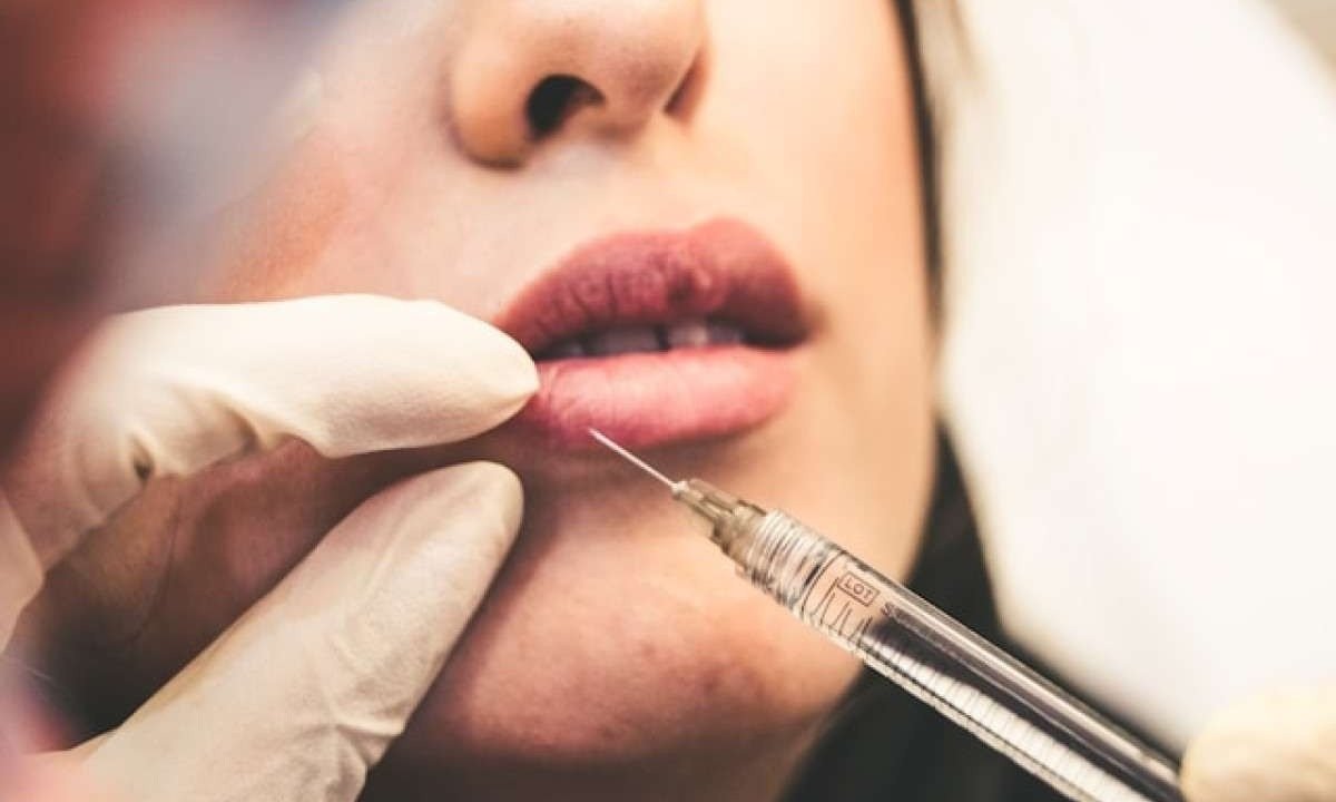 A gordura, com uma única extração, poder ser usada para diferentes finalidades, proporcionando, inclusive, um rejuvenescimento global da face, com tratamento de todos os fatores envolvidos no processo do envelhecimento do rosto  -  (crédito: Sam Moghadam Khamseh/Unsplash)