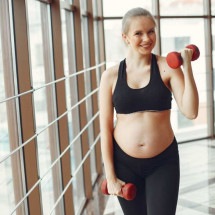 Musculação: os benefícios para as mulheres na menopausa e na gravidez - prostooleh/Freepik