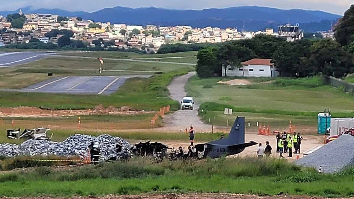 Avião cai na Pampulha: vizinho do aeroporto reclama de risco em voos de aeronaves de pequeno porte