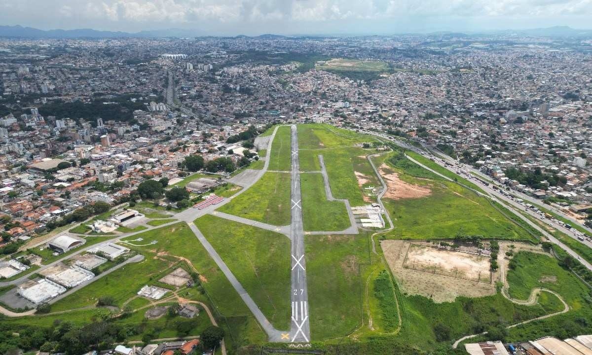 Vista aérea do Aeroporto Carlos Prates -  (crédito: @estev4m)