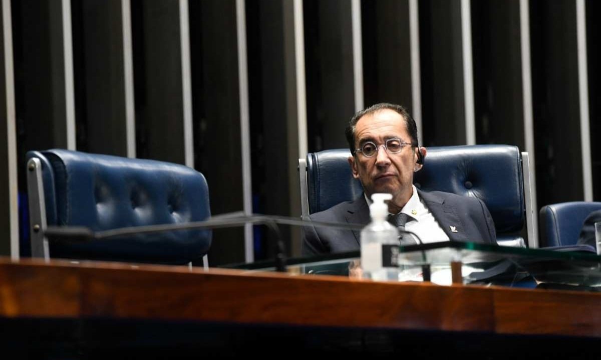 Senador Jorge Kajuru (PSB-GO) criticou o vestuário do senador Cleitinho Azevedo (Republicanos-MG) -  (crédito: Jefferson Rudy/Agência Senado)