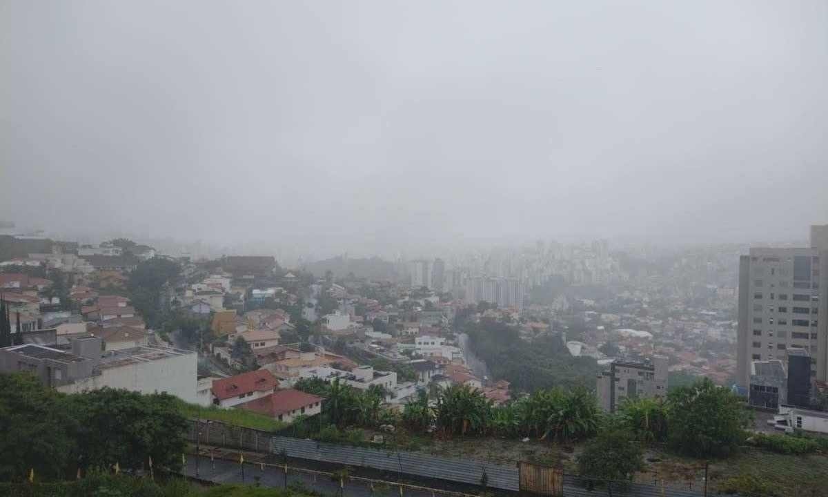 Chuva forte em BH na tarde de quinta-feira (7/3) -  (crédito: Edésio Ferreira/EM/D.A.Press)
