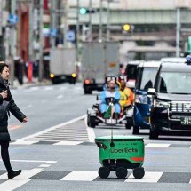 Uber Eats inicia entregas  com robôs no Japão - afp