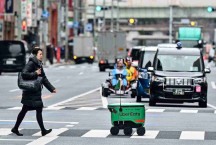 Uber Eats inicia entregas  com robôs no Japão
