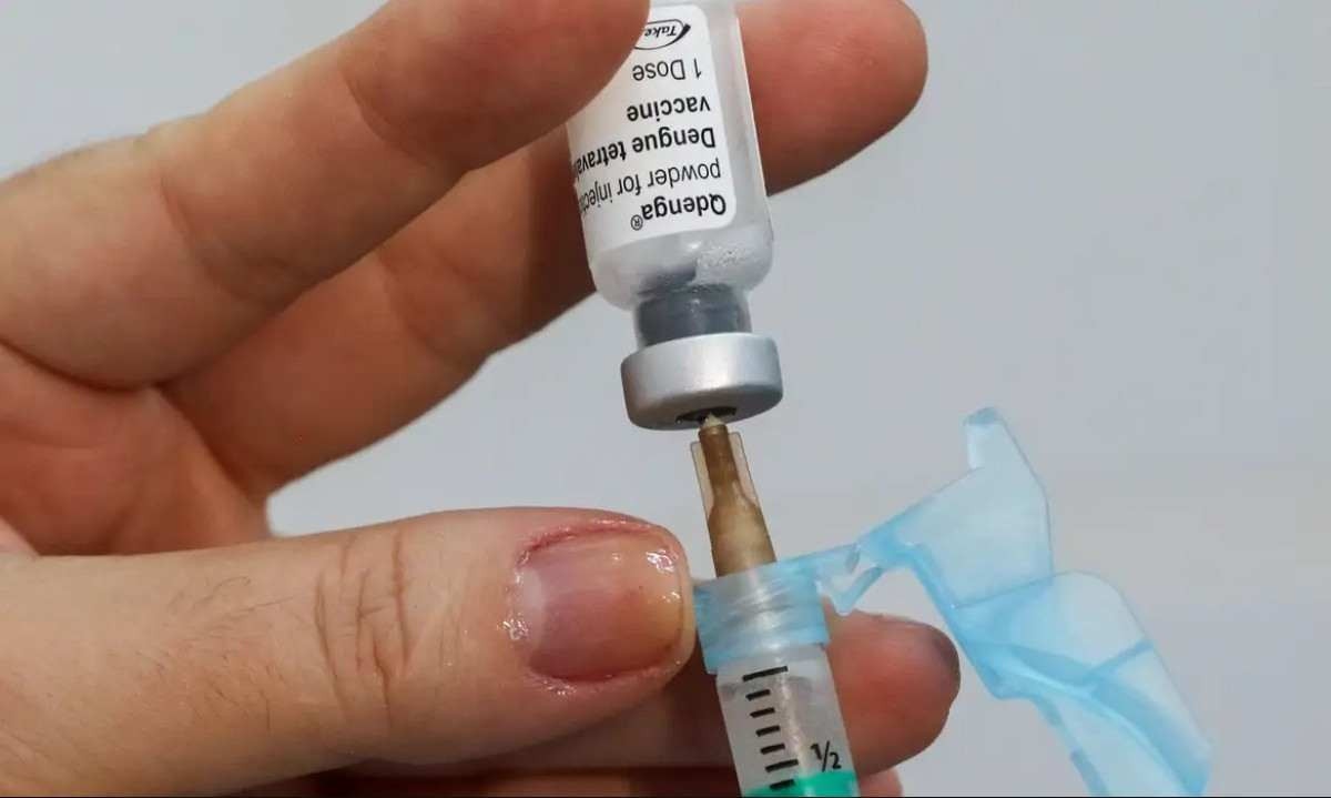 Vacina da dengue causa reação alérgica em 70 pessoas