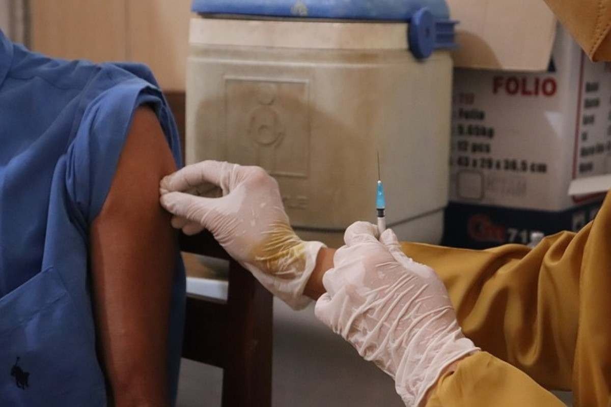 Mitos sobre a vacinação: desinformação gera medo de reações adversas