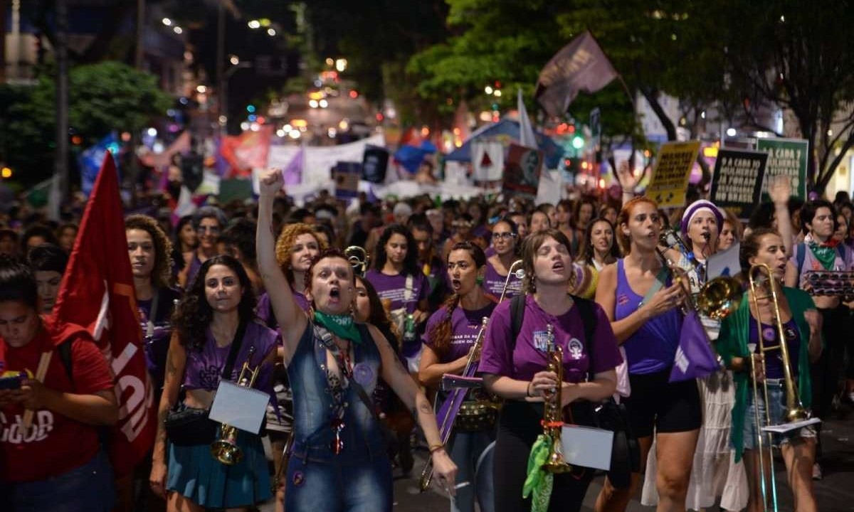Movimento 8 de Março Unificado reúne mais de 40 organizações de mulheres na Praça Raul Soares -  (crédito: Túlio Santos/EM/D.A Press)