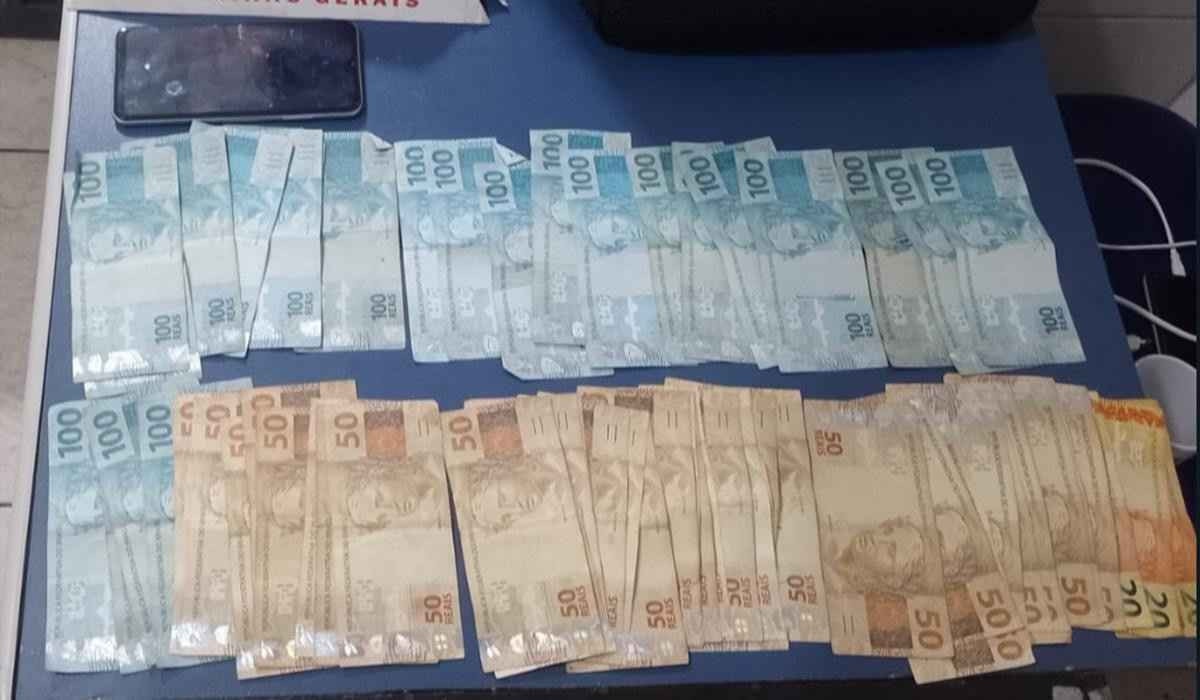 Dinheiro foi recuperado pela Polícia Militar -  (crédito: Divulgação / PMMG)