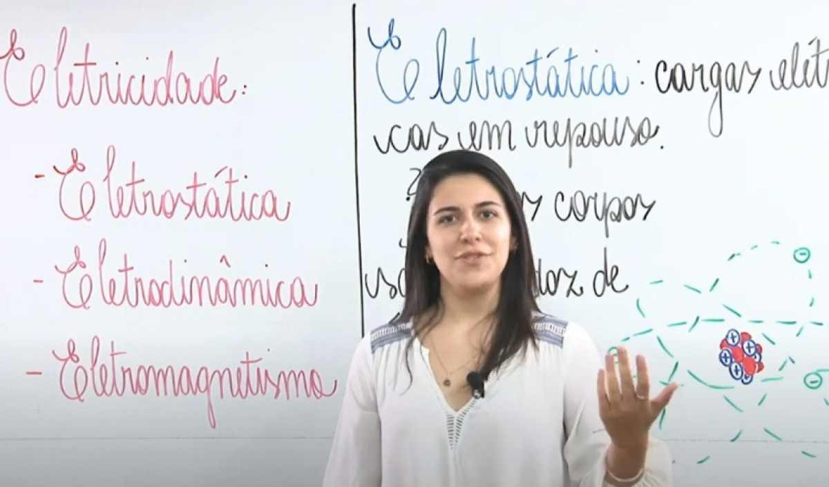 Maria Vitória, professora de física do Colégio e Pré-vestibular Determinante