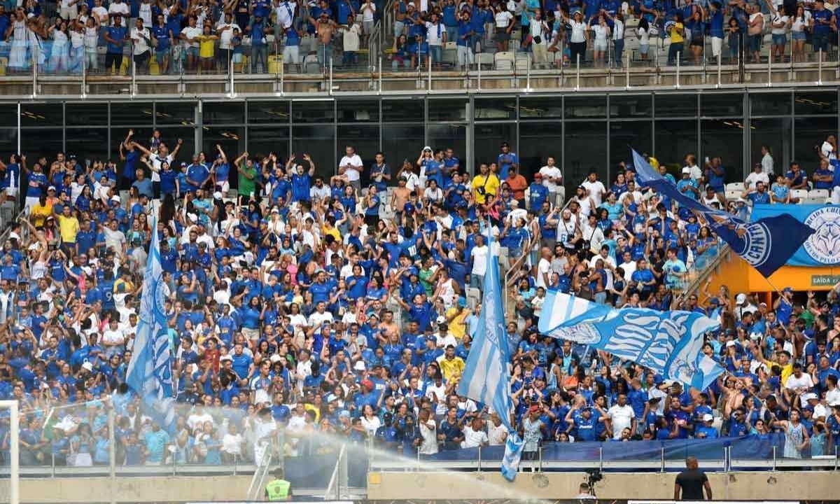 Apesar dos três anos na Série B, Cruzeiro, segundo levantamento, tem 13 milhões de torcedores, 30% a mais que o Atlético -  (crédito: Ramon Lisboa/EM/D.A Press)