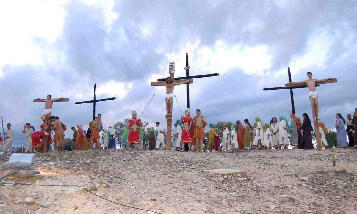 Atores encenam Paixão de Cristo, no Monte das Oliveiras, em Alpinópolis))
 -  (crédito: Daniel de Paula/Divulgação - 31/03/2010)